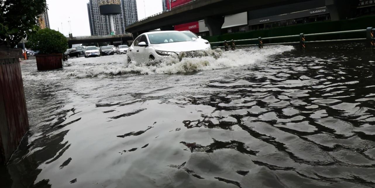 山东最新暴雨消息，一场突如其来的天气变化带来的挑战与应对，山东暴雨来袭，应对天气突变带来的挑战